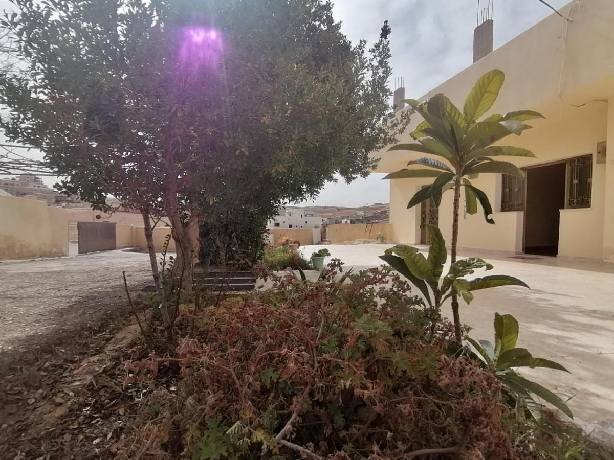 Farmer Stay Hostel Wadi Musa Bagian luar foto