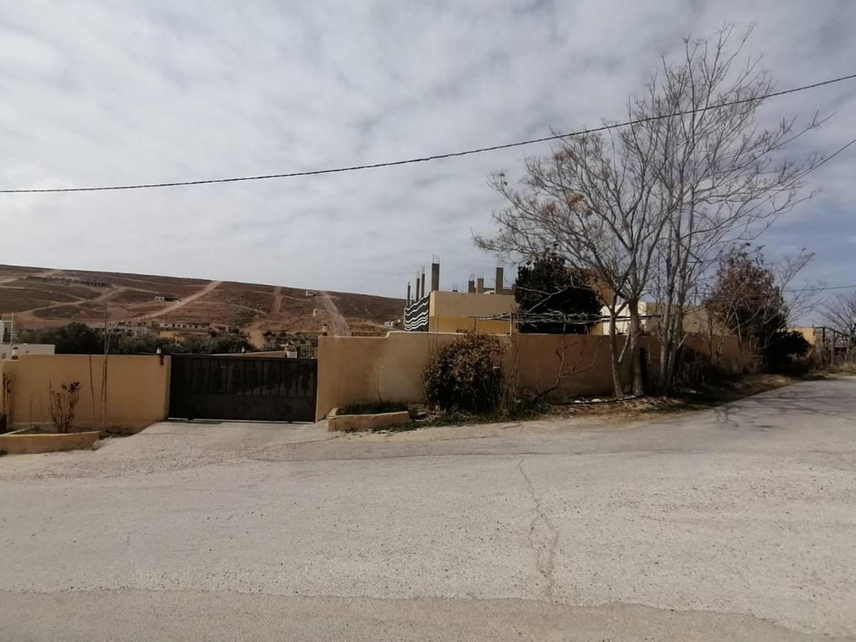 Farmer Stay Hostel Wadi Musa Bagian luar foto